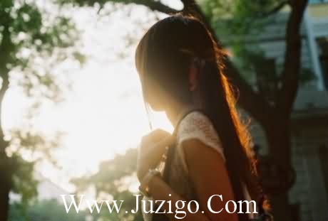 又要离开家的心情短语再见了故乡的简短说说(精选24句)