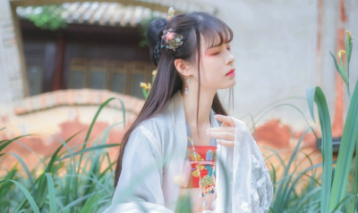 ​表达暗恋一个人的诗句 暗恋一个人的诗句唯美