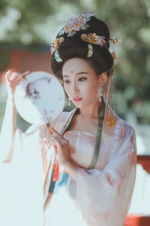 qq个性签名哲理伤感(经典哲理签名幸福)